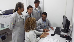 A biomédica Valéria Ungaretti  foi  a responsável pelo treinamento dos técnicos que irão operar o tomógrafo