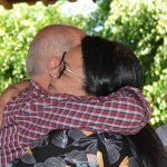 O abraço na companheiro de quase meio século