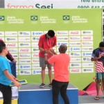 Daniel recebendo sua terceira medalha de ouro nos Jogos Esclares da Juventude