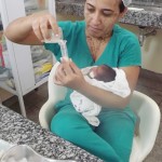 Os bebês prematuros, que não tem condições de sugar o seio da mãe, são alimentados via sonda com leite materno do banco de leite de Patos