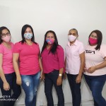 As colaboradoras estiram Rosa no Pink Day
