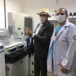 Deputado Jeová Campos mostra o equipamento onde serão feitos os testes