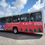 Os ônibus especiais foram adesivados com motivos natalinos