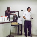 Charles Queiroz e Ricardo Galvão no treinamento sobre embreagens