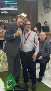 Deputado_Jeová_Campos,_autor_da_propositura,_e_o_ator_José_Ricardo