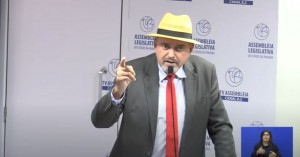 Deputado Jeová Campos criticou movimento golpista e invocou a Lei 14.197