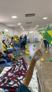 O Sr. Geraldo Matias não parou de balançar a bandeirinha