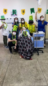 Paciente que estava fazendo quimioterapia na hora do jogo