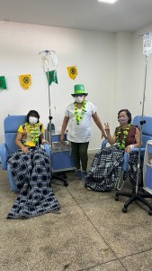 Pacientes durante a sessão de quimio