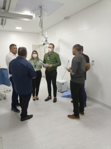 Profissionais da SES e do Hospital de Patos na área da futura hemodinâmica da unidade