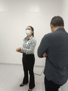 Secretária Renata Nóbrega durante visita ao Hospital de Patos