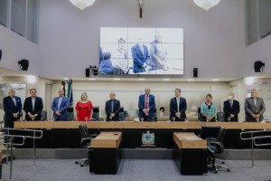 A mesa de autoridades