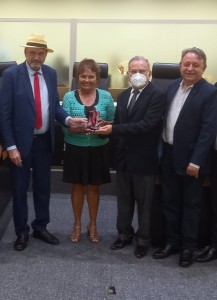 Da esquerda Jeová, Anacleide Augusta Rolim, filha do homenageado, Sebastião Moreira Duarte e Waldemar Matias Rolim, sobrinhos