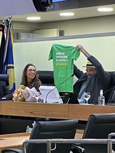 Jeová exibe a camisa símbolo da campanha da Anadep