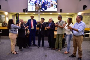 O Pe. Djacy como deputado Jeová Campos e sua equipe de gabinete e com o deputado Branco Mendes