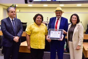 O deputado Jeová Campos, com o juiz Giovanni Porto e as representantes de André Luiz,Dra. Maísa Félix e Cassandra Guimarães