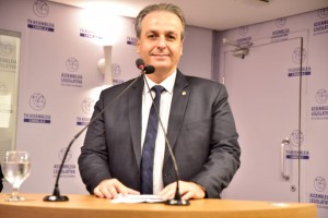 O juiz Giovanni Magalhães Porto disse que se sentia muito honrado com a outorga do Título de Cidadão Paraibano