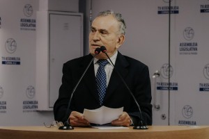 Sebastião Moreira, sobrinho do homenageado, falou em nome da família de Chico Rolim