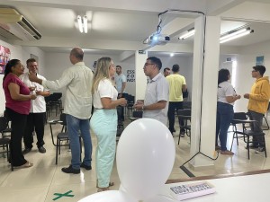 A palestra começou com uma dinâmica que trabalhou a questão da empatia e gentileza