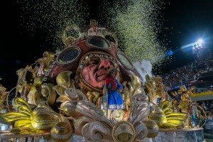 A filha de Lampião, Expedita Ferreira, desfilou num dos carros destaque, aos 90 anos- Foto Site Voz das comunidades