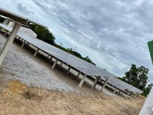 A usina é composta por 185 módulos