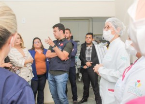 Dr. Ari Reis conversa com profissionais do Complexo de Patos