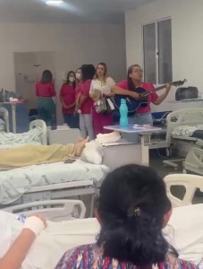 Houve momento de louvor nas Enfermarias