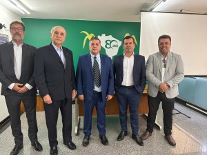 José Inácio, Raimundo Nonato e Pedro Neto da Asplan com lideres canavieiros, em Brasília