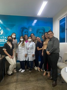 O Diretor Geral do Complexo, Francisco Guedes, com a equipe da unidade que integra o Projeto  e as representantes do Hcor