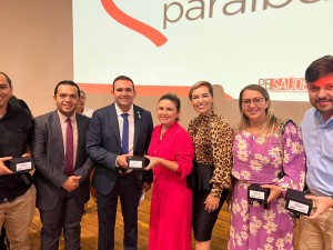 Secretário Jhony Bezerra com gestores de unidades de saúde da Paraíba