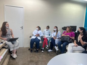 Tamiris Oriolo, do Projeto, em um dos momentos de avalição na reunião em Patos, nesta terça